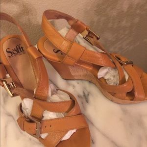 Wedge leather sandal